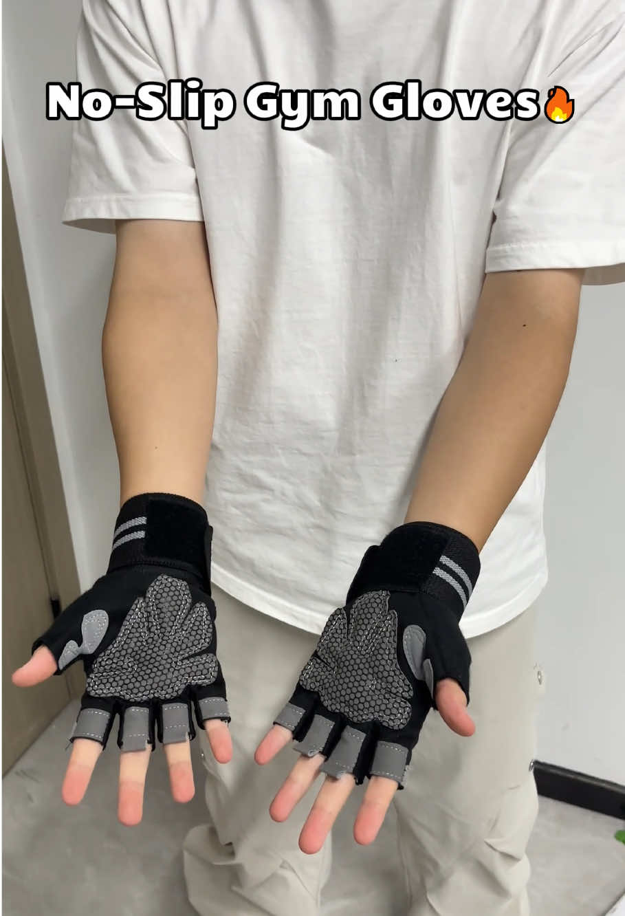 The more sweat, the more they grab. #tiktok #fyp #tiktokshop#gloves #tiktokmade 