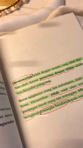 Berdamailah dan ikhlas atas takdir Allah agar hidup lebih bahagia dan tenang #akupunyakendalaallahpunyakendali #islamicreminder #bookquotes 