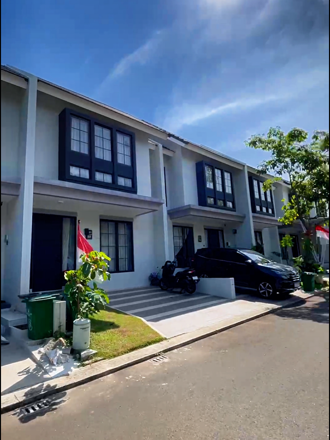 Rumah Over Kredit - Sdh Jalan 3 th, 4 bln - Angsuran 7.045.000 (15 thn) - Kondisi Semi Renovasi, 60/72 Mau Diover 175 juta 2 Lt; 2 kamar tidur; 2 kamar mandi; Gorden full; AC 2 unit; Belakang belum tutup; Carport sudah full #Jualrumah #promomakangajian  #rumah  #viral  #takeover 