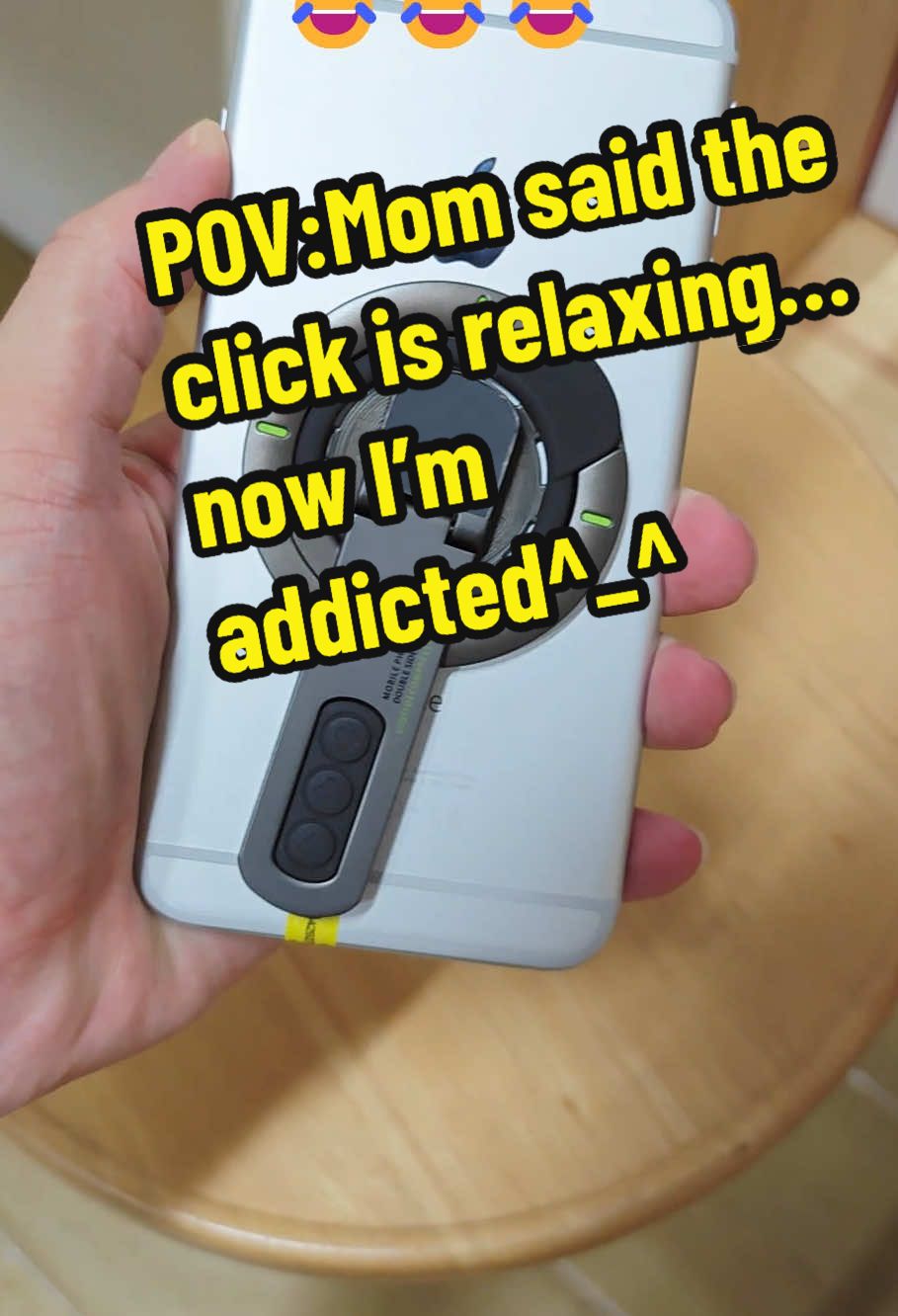 POV:Mom said the click is relaxing…now I’m addicted^_^#gadgethack #techgadgets #satisfyingclick #contentcreatortools #diyphonestand 