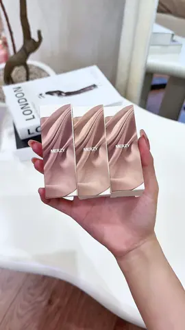 M20 bà nào bị môi xỉn màu chọn em này xinh lắm á #merzy #sonmerzy #xh #lipstick #muataitiktok #xhtiktok #goclamdep #4u #yeusonmetui