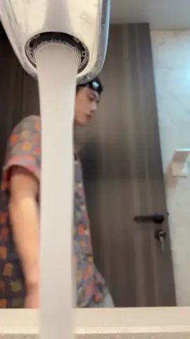 bakit laging naka bukas yung gripo nyo kuya??? #weixeng 