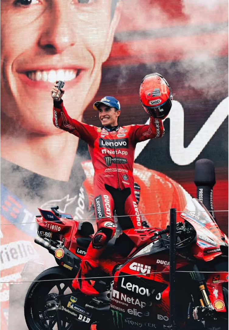 Laki laki dengan idolanya❤️🔥 #motogp #marcmarquez #mm93 #xybca #fypage 
