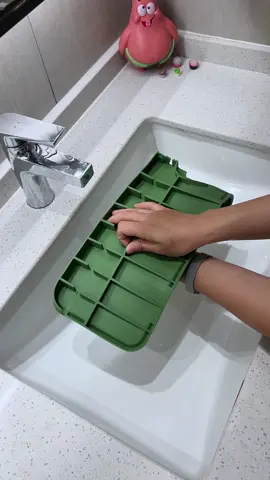 Always wet around the faucet? Use this silicone mat! Say bye to water stains, keep tidy. #SinkWaterproof#HomeTidiness#UsefulStuff