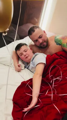🌟 Feliz Cumpleaños, mi campeón 🌟 Hoy cumples 7 años y mi corazón se llena de orgullo al verte crecer tan fuerte, curioso y lleno de alegría. Eres mi mayor regalo, mi inspiración para ser mejor cada día. Que este nuevo año de vida te traiga miles de aventuras, risas infinitas y sueños gigantes que poco a poco irás cumpliendo. Siempre estaré a tu lado para apoyarte, abrazarte y recordarte cuánto te amo. 💙 ¡Feliz cumpleaños, Briam! 🥳 Eres mi mayor tesoro y la razón de mi sonrisa