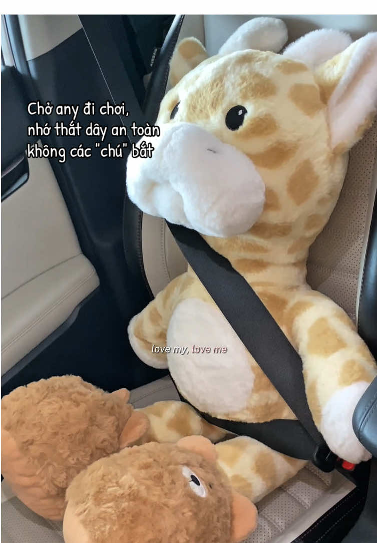 Gấu bông hươu cao cổ đeo giày gấu siêu cute đáng yêu, đủ các size mọi người lựa chọn. Phía sau có khóa kéo dễ dàng vệ sinh luôn nha #gaubongtuna #huoucaoco #fyp #viral #xuhuong 