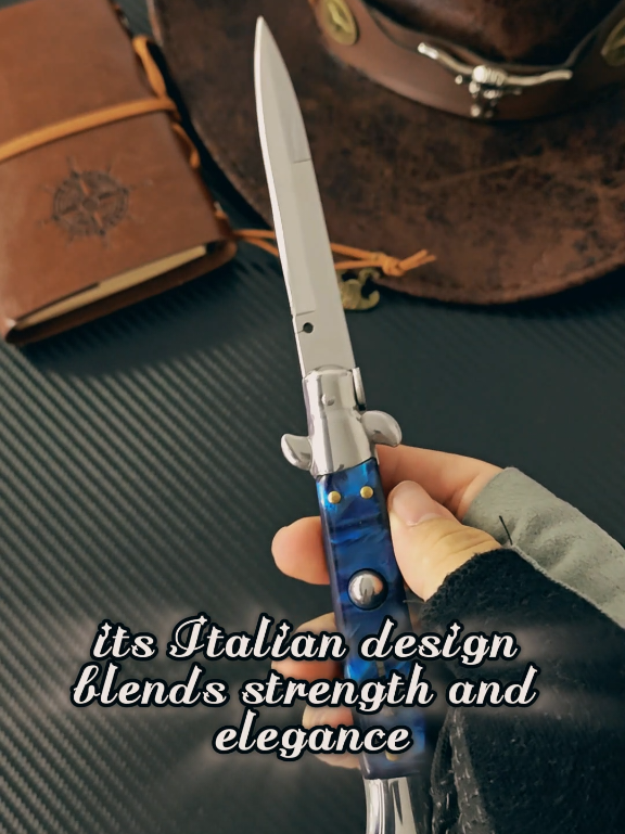 Folded Culture #AKC #fruitknife #foldingknife #italiandesign #yellowwood #heritagestyle #giftideas #classicstyle 
