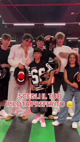 scegli il tuo pilota preferito con una piccola intrusa, vero @sofypapyy? 😂 @Barbara Mirko e LD3 @Luca Fusco🦋 @Marco🌴 @diegodivii 