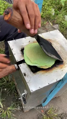 nemuin jajanan unik nih kue jepit, siapa yg suka jajan ini??  #kuejepit #jajanansd #streetfood #jajananviral #fyp 