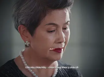 :Khun Sam chỉ quỳ trước 2 người đó là Bà và Mon. Với Mon là cổ quỳ năn nỉ em ở lại, với bà thì cảm ơn vì chấp nhận cho cổ yêu Mon🥹#ankacid #freensarocha #beckyarmstrong #freenbecky #fbfrv_ 