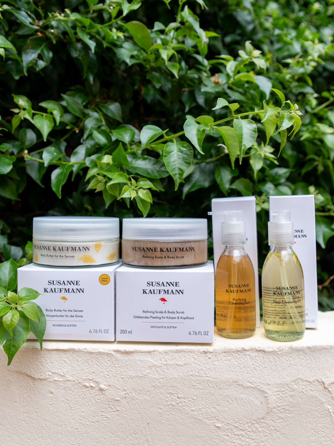 Perché aspettare il weekend per rilassarsi? Con @susannekaufmann_ trasformi la tua routine in una piccola spa quotidiana. Scopri i suoi prodotti naturali a base di rosmarino, timo, rosa alpina: - detergenti delicati - sieri - body butter profumati Li hai già provati? #lapachamama #portocervo #profumeriaartistica #profumidinicchia #profumidilusso #salottoolfattivo #sardegna #sardinia #susannekaufmann