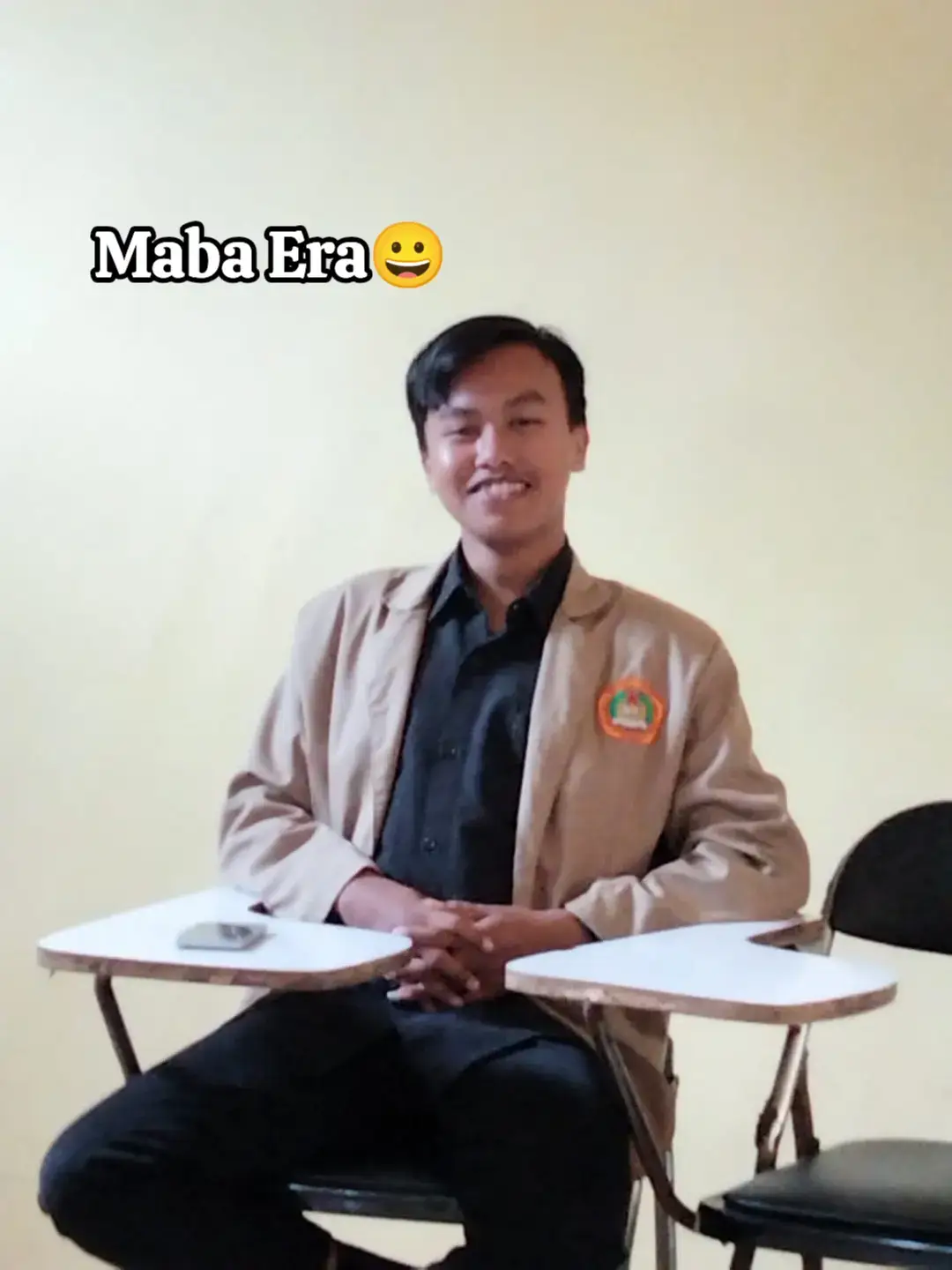 Dulu cuma mahasiswa baru yang bingung nyari kelas... Sekarang berdiri di depan kelas, ngajarin generasi penerus bangsa. Perjalanan panjang, tapi penuh makna. 🥹🎓🍎 #fyp #beranda 