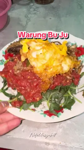 Pas kami sampe sekitar jam 11 siang, rame kali antriannya ces tapi sor kok sama lopa lopa eda ini 👍🏼 Warung Bu Ju  📍Area kios pasar Wonokromo, Surabaya