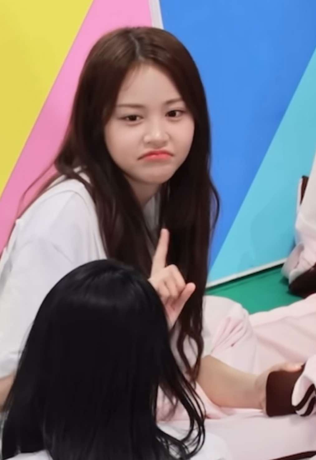 Namanya juga lagi usaha ya Men😌 #hearts2hearts #CARMEN #JIWOO #woomen 