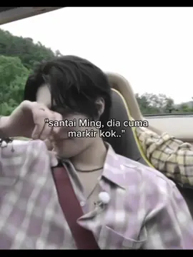 just cool don't panic Ming, he's your attractive babygurl right? 😏 hati Mingi gonjang-ganjing banget pasti pas lehernya di pegang abistuh di elus rambutnya, beuhhh~ double kill! 😌 godain aja terus si Mingi, Yun. 🤭 kita doyan liatnya.  #mingi #yunho #minyun #ateez #yungi 