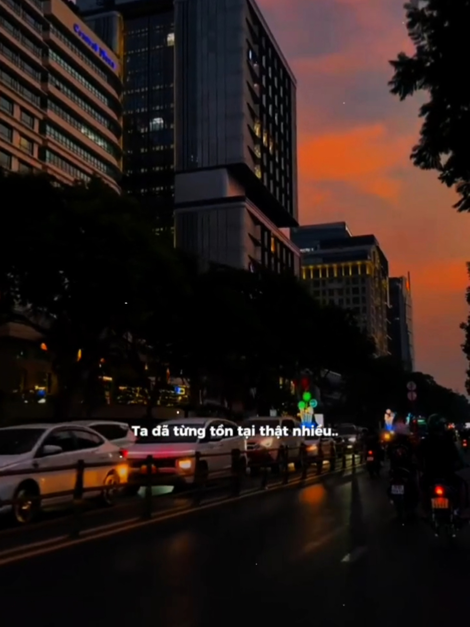 Ta đã từng tồn tại thật nhiều kỷ niệm khó quên trong cuộc đời #nhachaymoingay #tamtrang #tinhyeu #suy #kecodon2002 