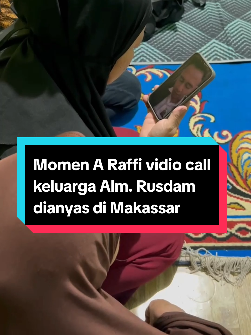 Momen A raffi berbela sungkawa dan memberikan bantuan kepada korban pasca demo di makassar, salah satunya Almarhum rusdam Diansyah,terlihat A raffi langsung Vidio call keluarga korban dan turut berbela sungkawa.  Terbaik selalu A Raffi 🥺🥺 #fyp #raffiorangbaik #RaffiKayaHati #update #viraltiktok 
