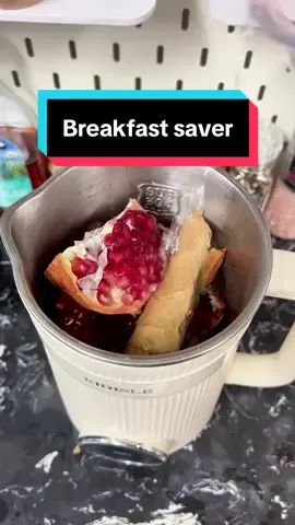 This has been saving me from my morning chaos, I use it everyday, if not, then every other day #pomegranate #juice #fyp #kitchengadgets #nutmilkmaker 