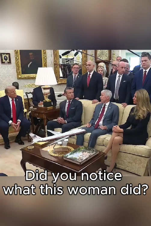 Did you notice what this woman did? #fyp #Trump #celebrity #tiktok #karoline 