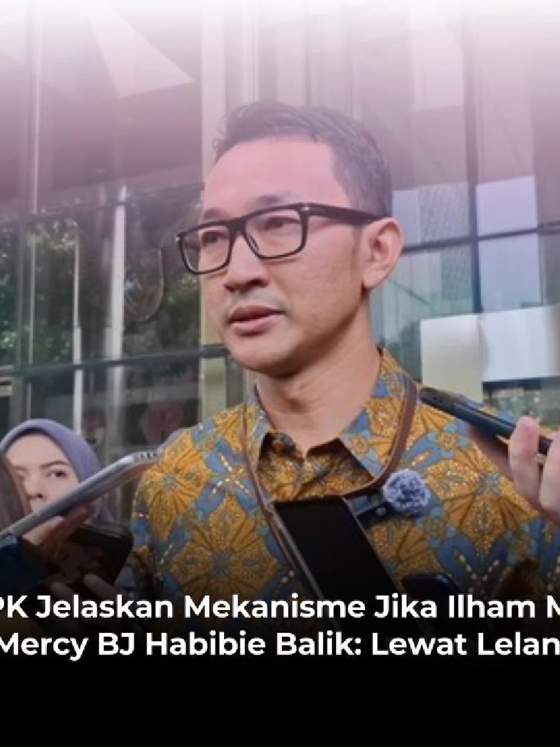 KPK Jelaskan Mekanisme Jika Ilham Mau Mercy BJ Habibie Balik: Lewat Lelang. KPK menjelaskan mekanisme jika Ilham Akbar Habibie mau mobil Mercy peninggalan BJ Habibie yang dibeli eks Gubernur Jawa Barat (Jabar), Ridwan Kamil (RK) balik kepadanya. Jubir KPK Budi Prasetyo mengatakan Ilham bisa mendapatkan mobil itu kembali melalui proses lelang barang sitaan KPK jika nantinya majelis hakim memutuskan mobil itu dirampas untuk negara. #KPK #mercedesbenz #bjhabibi #dilelang #korupsi #ridwankamil #fyp