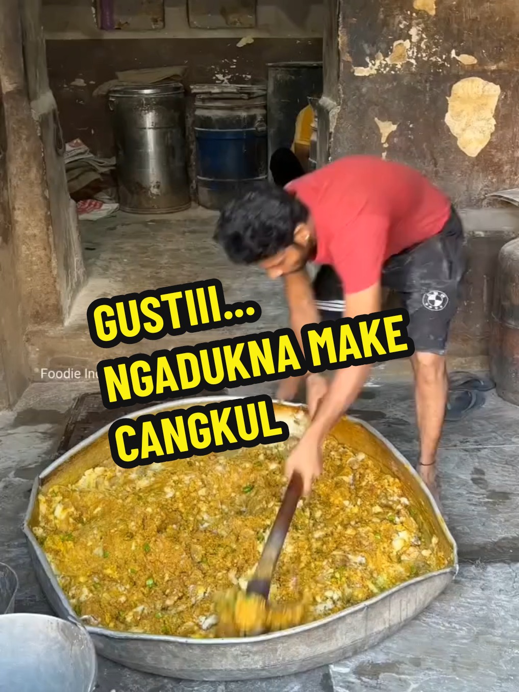 LEBIH BAIK GA LIAT PROSESNYA credit: /fb food incarnate #samosa #lokalprideindo #streetfood 