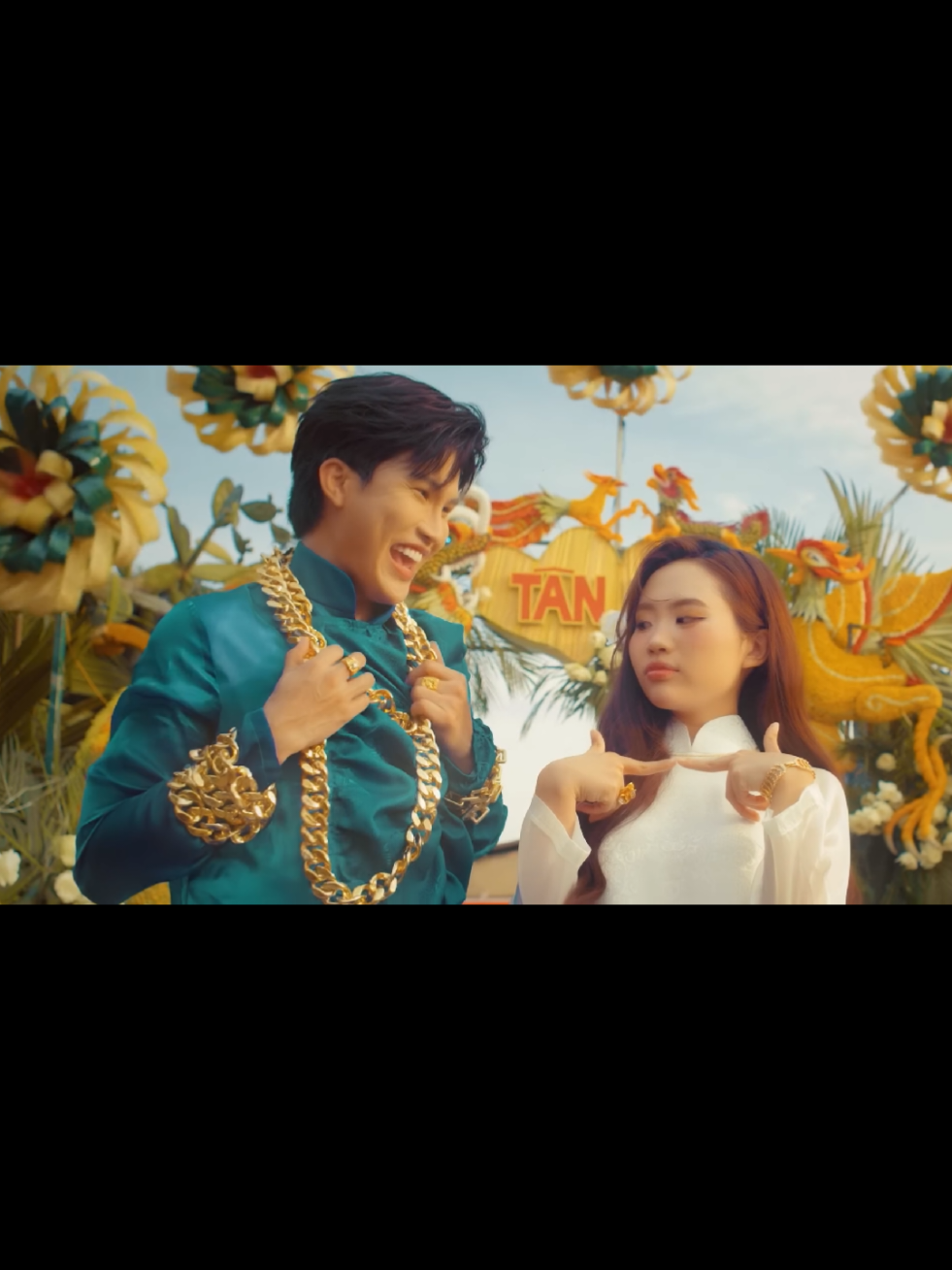 ta nói đeo vàng có thể là chống đạn đc luôn | MV: Vợ chồng mình quê #tieuminhphung #phuongmychi #huynhlap #trending #xh 