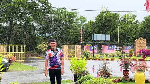 🇲🇾✨ Jelajah Penilaian AKRF Patriotik 2025 kini membuka tirai dengan penuh gemilang di FELDA Lawin Utara, FELDA Papulut & FELDA Lawin Selatan✨🇲🇾 Penilaian diketuai Oleh Ustaz Amna Saufi Ali, Ketua Cawangan Pembangunan Komuniti & Generasi FELDA Wilayah Trolak, penilaian ini turut digerakkan bersama barisan panel mantap: 👉 Ustaz Muhammad Helmi Zulkefli, ASDO Wilayah Trolak 👉 Puan Rohaiza Abu Jadid 👉 Saudara Muhamad Saiful Hanif Khairi, Timbalan Pengerusi MBFWT 👉 Puan Nur Ain Ahziman, Urusetia Penilaian 👉 En. Hafifi Hanin, Urusetia Penilaian 🌟 Penilaian AKRF Patriotik bukan sekadar menilai, tetapi menjadi pentas untuk menzahirkan semangat kebersamaan dan kecintaan kepada tanah air. Kreativiti hiasan di pintu gerbang utama, pejabat serta kawasan kampung, ditambah dengan persembahan montaj penuh jiwa patriotik, menjadikan setiap rancangan FELDA bersinar dengan warna perjuangan bangsa. 🔥 Ayuh warga FELDA! Bersama kita teguhkan jiwa patriotik, semarakkan #SegalanyaFELDA demi Malaysia tercinta! ❤️🤍💛💙 #AKRFPatriotik2025 #MediaMBFWT #SemarakPatriotisme #MBFWilayahTrolak 