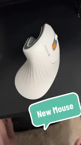 An interesting change! #techtok #technology #ergonomicmouse #computermouse #Tech 