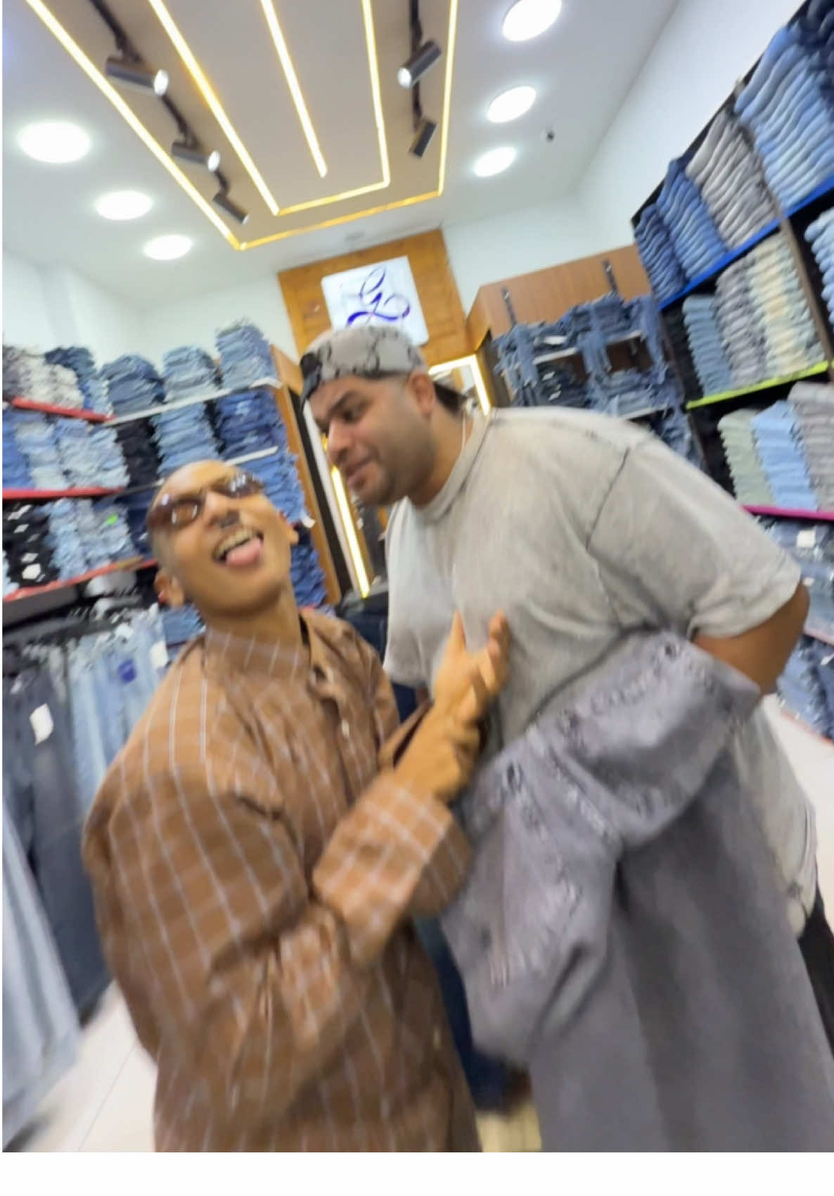 برقص أنا وخالو حبيبي 😂😂#شبيه_همبكا #همبكا_المضروب 