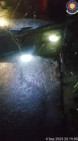 #info terkini# Jalan Lintas Babo kecamatan Bandar pusaka menuju pula tiga kecamatan tamiang hulu untuk sementara ti bisa di lewati Box nya ambes di Blok 8 dusun Bagun sari Desa Babo yang ingin melintas menuju jambe rambong wonosari p3 atau sebaliknya muter melewati alor hitam. Kamis (4/9/2025). Malam #beritaacehtamiang #beritaaceh #aceh 
