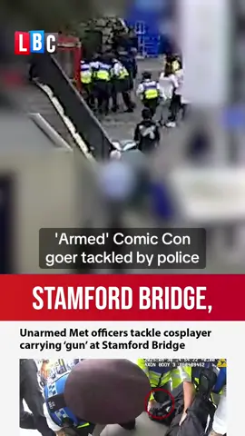 This is the moment police intervened and took down a man who appeared to be holding a gun outside Stamford Bridge. #lbc #police #crime #cosplay #chelsea 