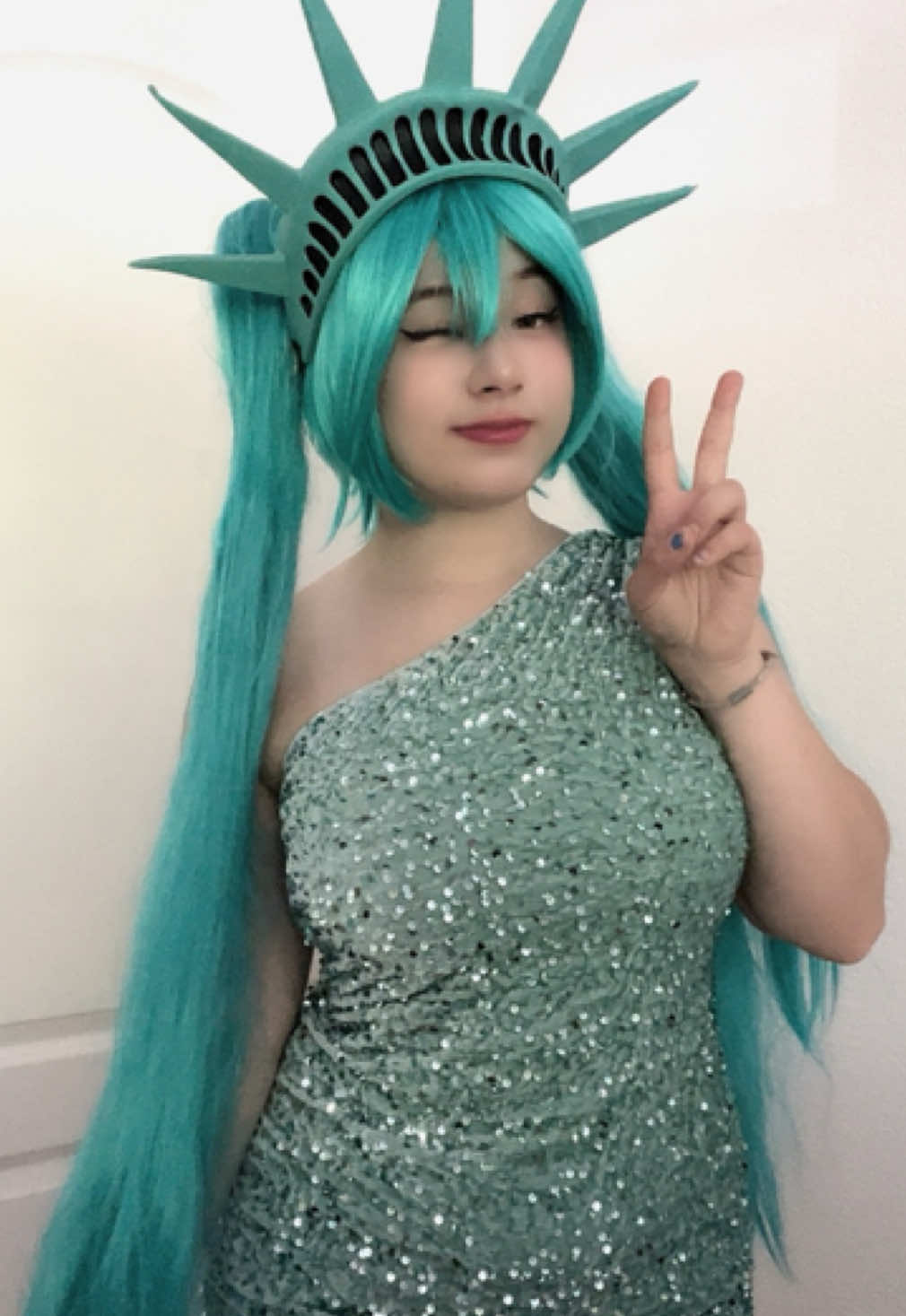 Who next? The queen: @twitch.tv/upminaa love you!!❤️🫶🏻 #upminaa #mikaiichan #cosplay #miku 