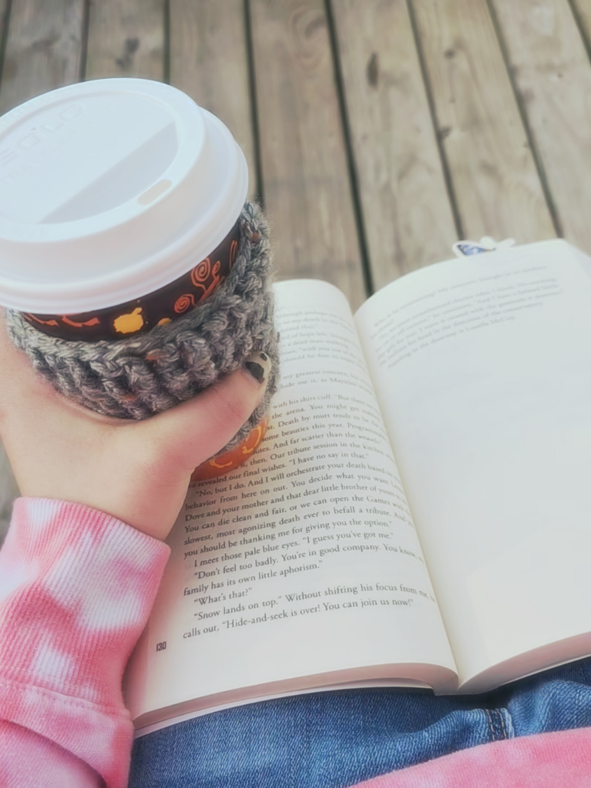 what a beautiful morning 🌞☕️📚 #books #coffee #sunriseonthereaping #thehungergames #suzannecollins 