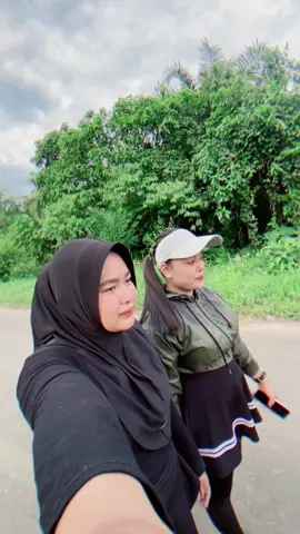 Kita bikin slowmo @sella_agustia 💚  #larisehat #fyp #followfolback #slowmo 