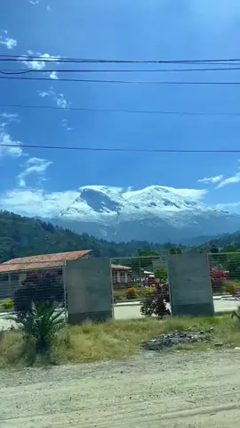 Hermosa vista 😌🏔️ #huaraz_ancash_peru  #nevadohuascaran  #cordillerablanca 