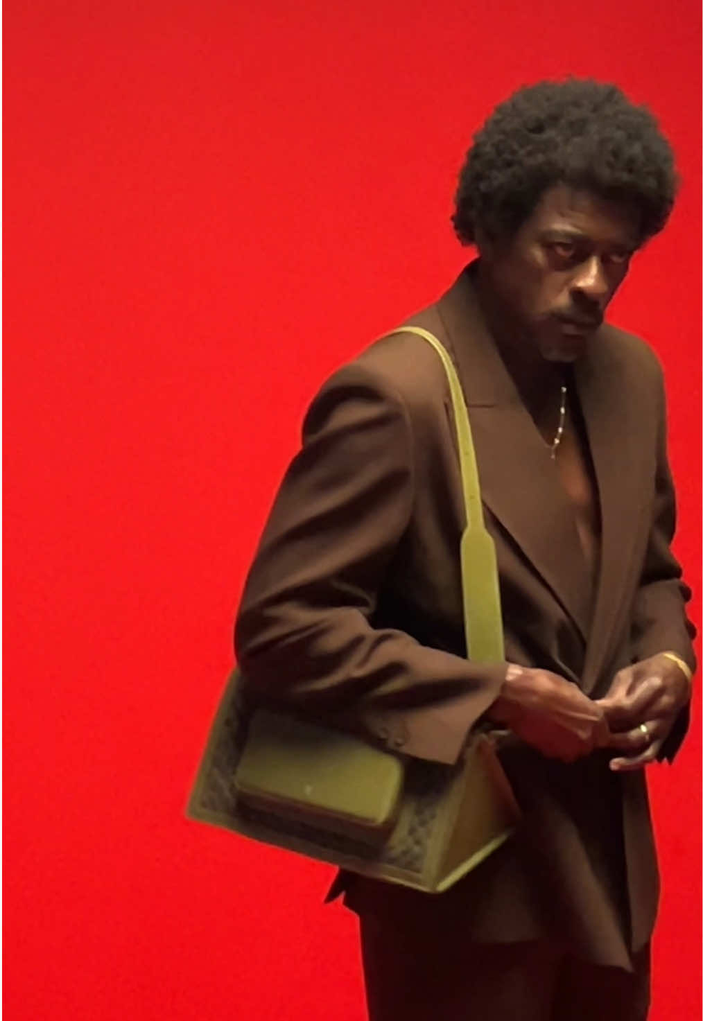 Manifesto vivo, Seu Jorge dá corpo e voz à figura atual de Tieta — Nova coleção Verão 26 já disponível nas lojas físicas e em misci.com #misci #designbrasileiro 