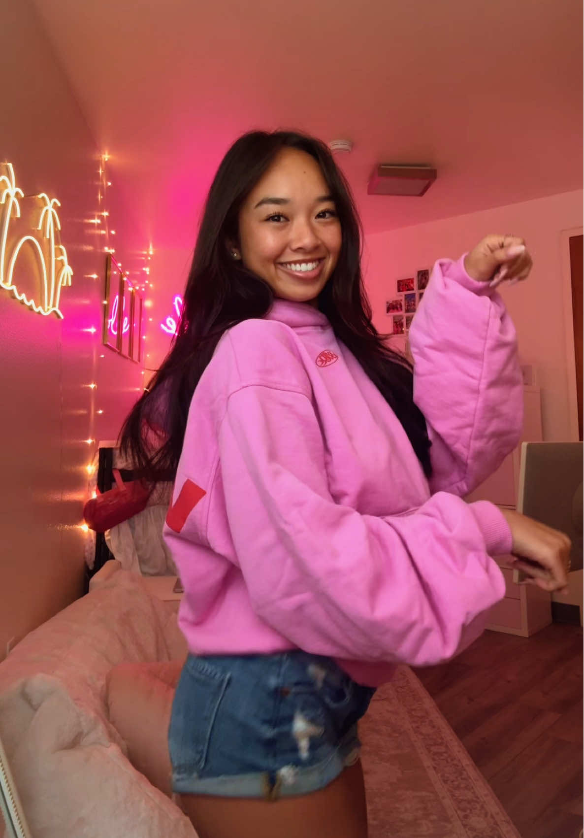 Iconic katseye x doja cat collab💋 (dc: @Robbie Blue) wearing @SCUFFERS ⭐️⭐️⭐️