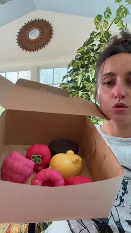 Fruit pastry review time @Lilla Vanilla  #fyp #foodreview #viraldessert 