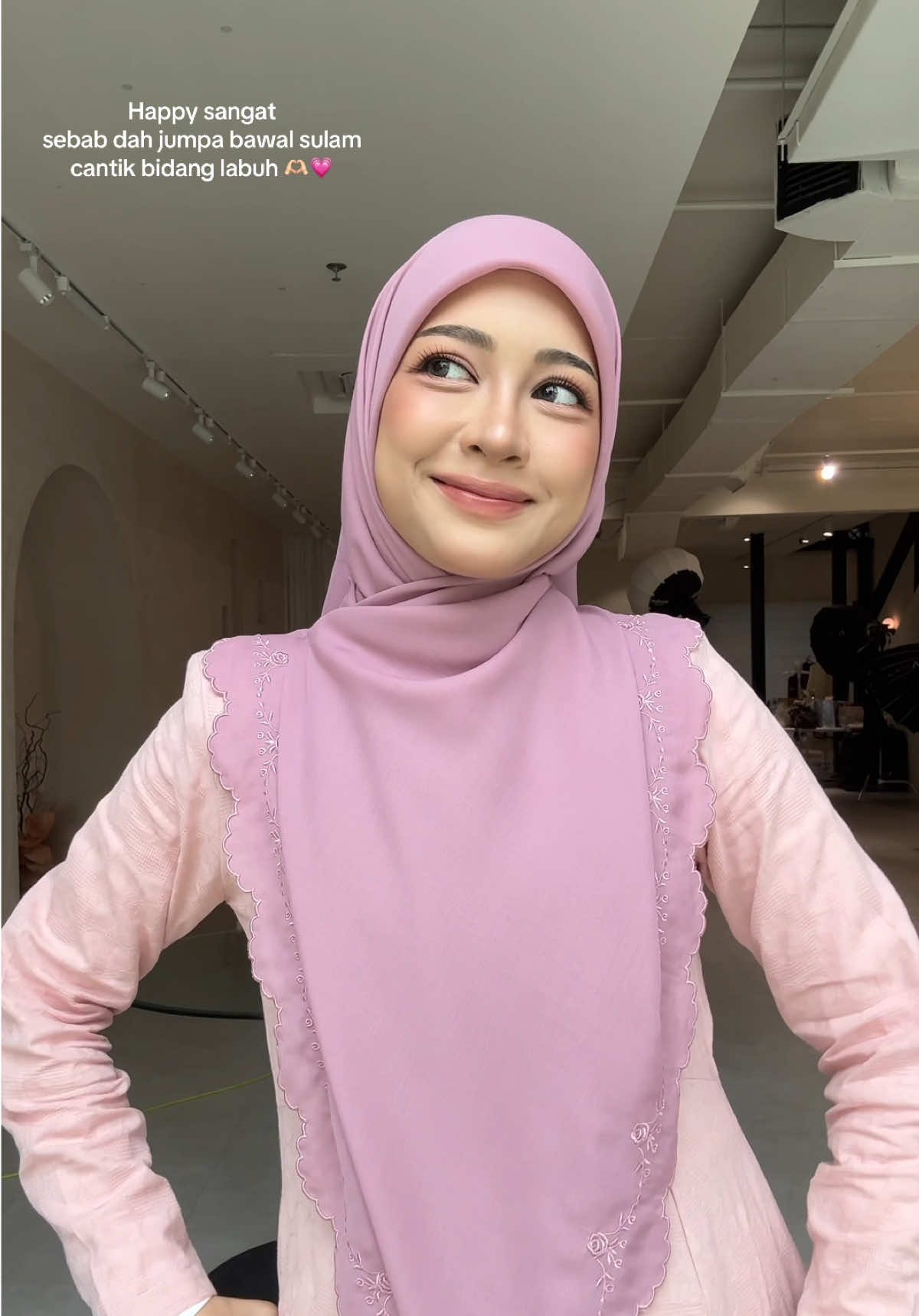 Ampun salah step sikit 😆 eh terus grab tudung ni tauu, stock dah tak banyak tuu . . #bysimaa  #tudungbawalbidang50 #tudungbawalbidang60 #tudungbawalcotton #tudungbawalcottonsulam