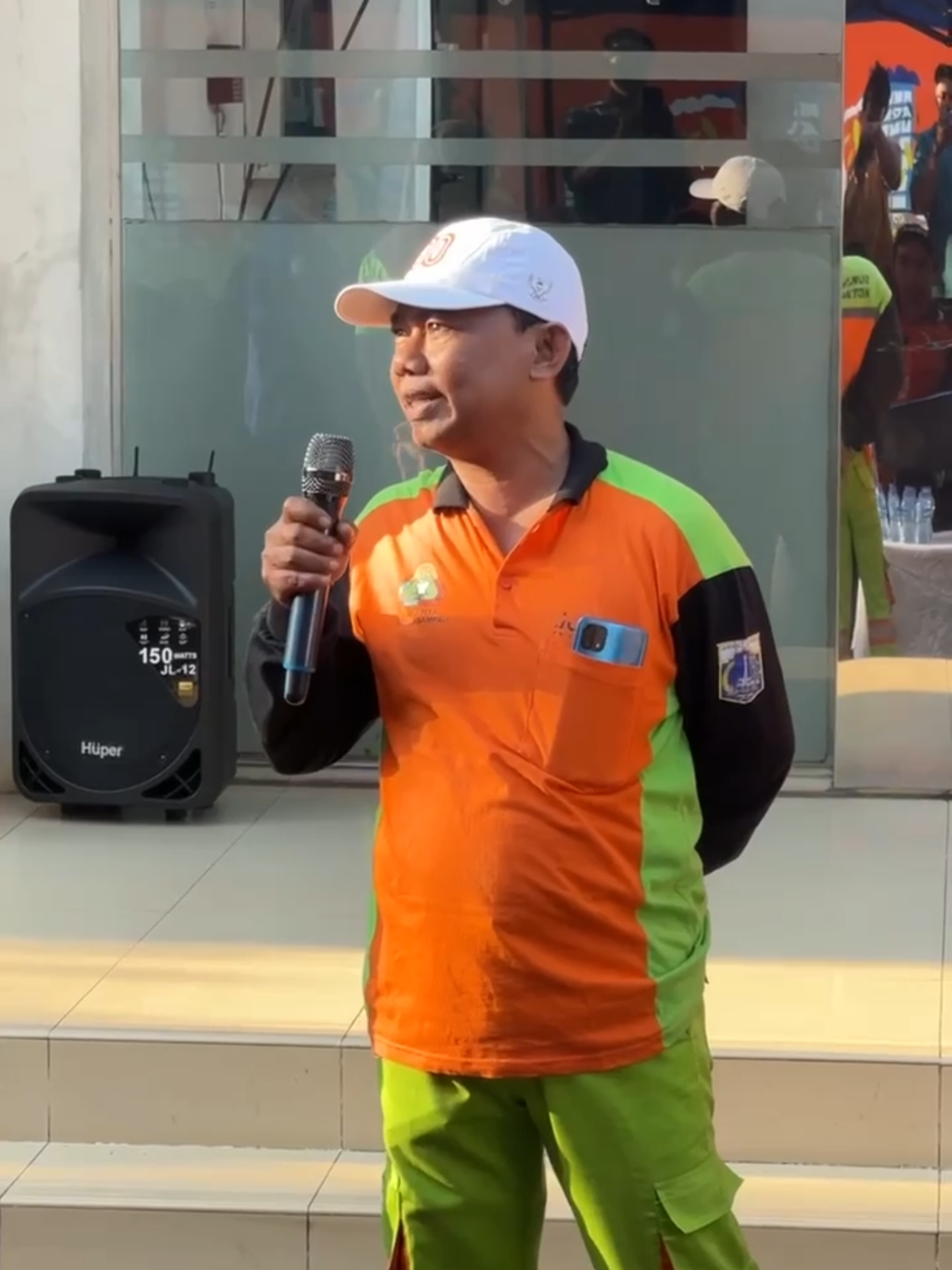 Terima kasih untuk para pahlawan kebersihan kota! Hari ini Fraksi & DPP PAN berbagi bantuan pangan untuk Pasukan Oranye (PPSU) di Jakarta Selatan & Jakarta Pusat @Putri Zulkifli Hasan @Fraksi PAN DPR RI @Partai Amanat Nasional @Neng Farah @Slamet Ariyadi Center (SAC)  #fyp #putrizulhas #bantupanganbanturakyat #Partaiamanatnasional #putrizulkiflihasan 