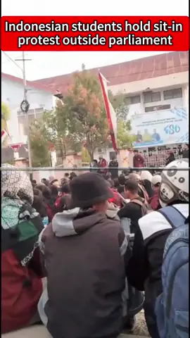 Indonesian students hold sit-in protest outside parliament  #Indonesia  #Jakarta  #Student   #Protest  #SitIn  