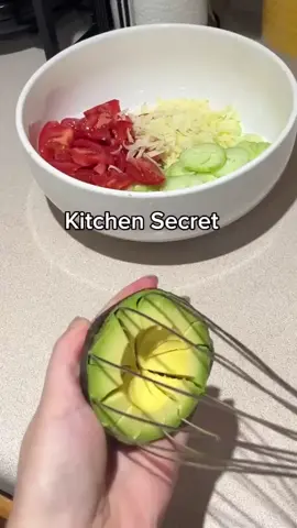 No more wrestling an avocado with a spoon 🙃 This little hack makes it chef’s kiss for guac, salads, or toast. 🥑✨ 👉 Stick around for more easy hacks + high-protein recipes that actually fit real life. Cred: juliia_mom_hacks 👏 #KitchenHack #AvocadoLover #HealthyMadeEasy #MidlifeMeals #ThisIs40ish