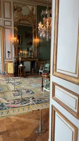 В Париже полно мест, о которых не пишут путеводители.🇫🇷 Один из таких секретов — маленький музей в самом центре города. 📌 Сохрани, чтобы не потерять этот секретный адрес Парижа 🗝 vl