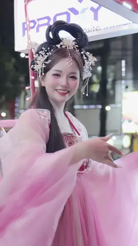 Bé miêu ngoài đời được fan cam ghi lại ❤️ cảm ơn các anh chị , cô dì ,Chú bác đã quý mên bé miêu . Miêu rất vui và có thêm động lực để làm việc và thay đổi mỗi ngày ❤️🇻🇳🌈#trungthutuyenquang #trungthu #việtnam 
