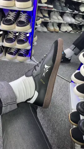 Rekomendasi sepatu cowok keren dari brand Nasr Footwear  #nasrfootwear #sneakers #sepatusneakers #sepatucowok #sneakerscowok 