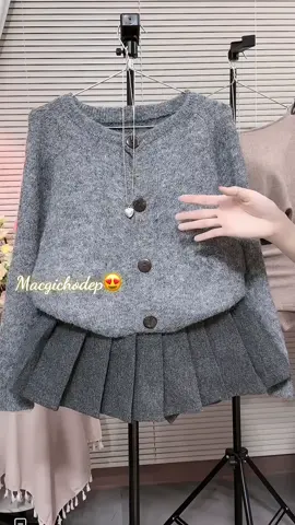 Áo Len Cadigan Cúc Gỗ Màu Vàng#macgichodep1 #fashion #aolen #aolenquangchau 