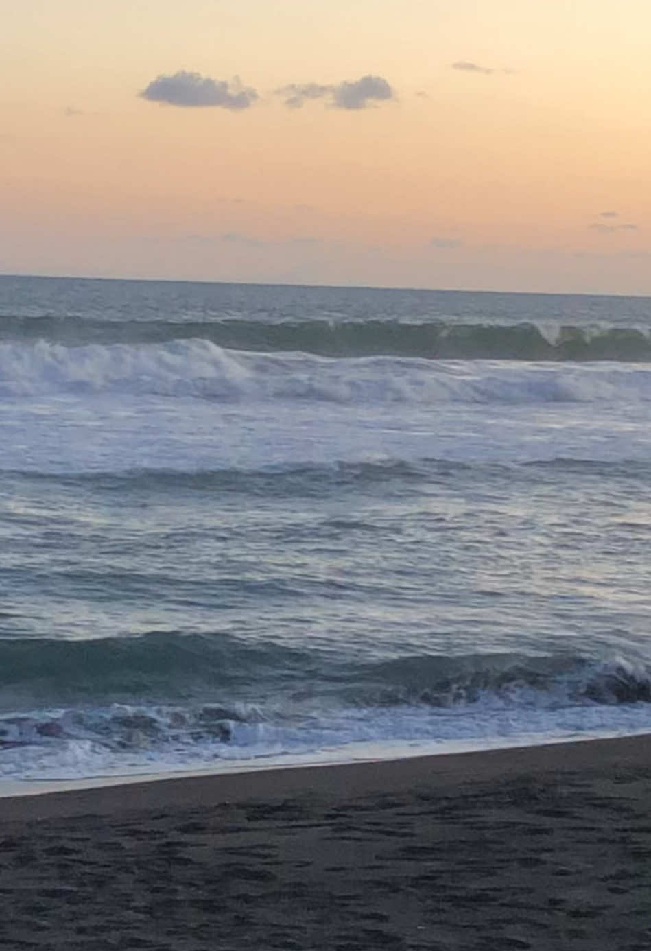 pasang surut akan selalu ada, tapi air laut tidak pernah berubah rasa
