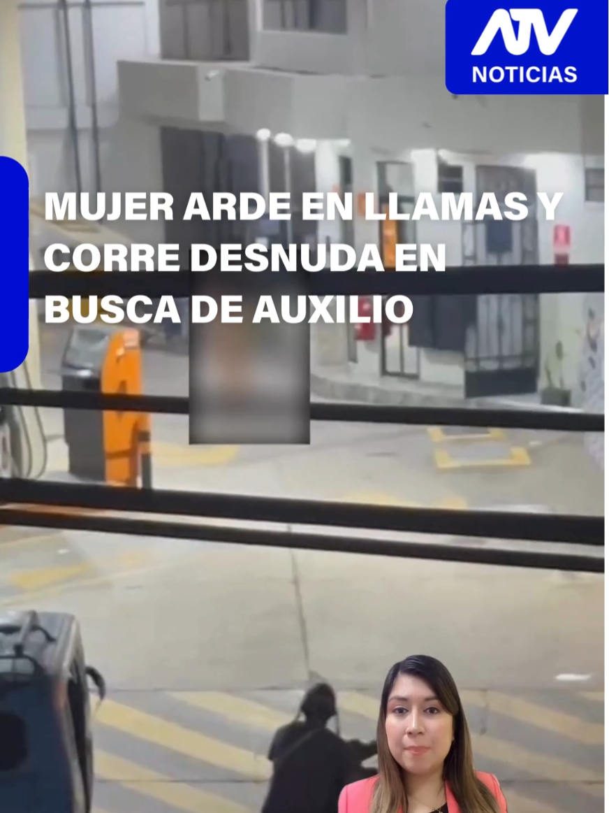 🚨TRÁGICO🚨 En Tingo María, una mujer envuelta en llamas corrió hasta un grifo en busca de ayuda‼️ ➡️ Policías y paramédicos llegaron para auxiliarla. Aún no se ha confirmado si se trata de un caso de suicidio o un intento de feminicidio‼️ #ATVNoticias #NoticiasPerú #Mujeres #Feminicidio #Trágico