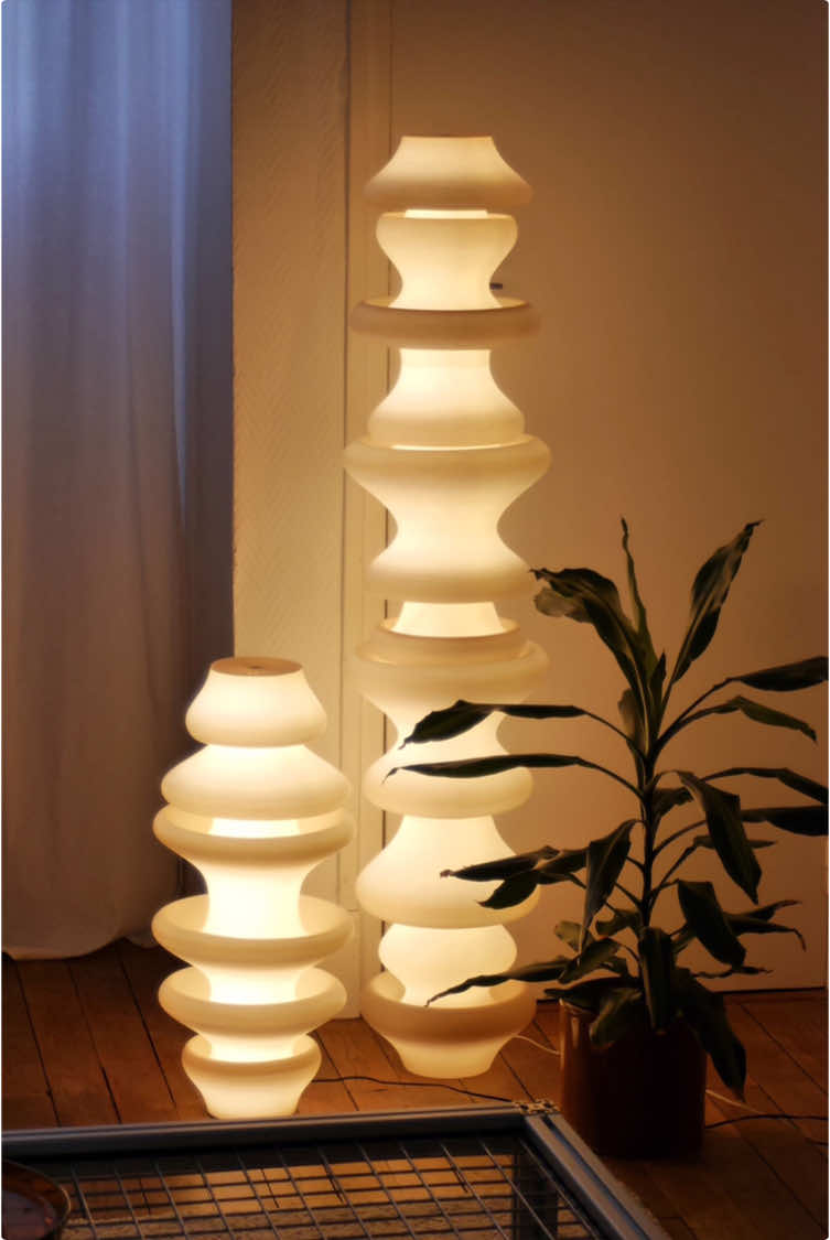 Watch French designer Emmanuel Hugnot (@Emmanuel Hugnot) create the Squish Lamp, a colourful 3D-printed table lamp made from bio-sourced plastic. See more collectible design on www.Dezeen.com #dezeen #design #lamp #3dprinting #plastic 