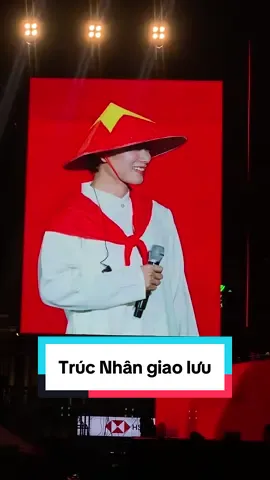 Anh Trúc Nhân hỏi: Mọi người còn sức để quẩy không ạ - Chúng tôi: CÒNNNNN…… dù trước đó: “Anh ơi quẩy nốt đi bọn em mệt quá rồi!!! I’m so tiired” 😅 #trucnhan #concertquocgia #tuhaovietnam #mung2thang9 